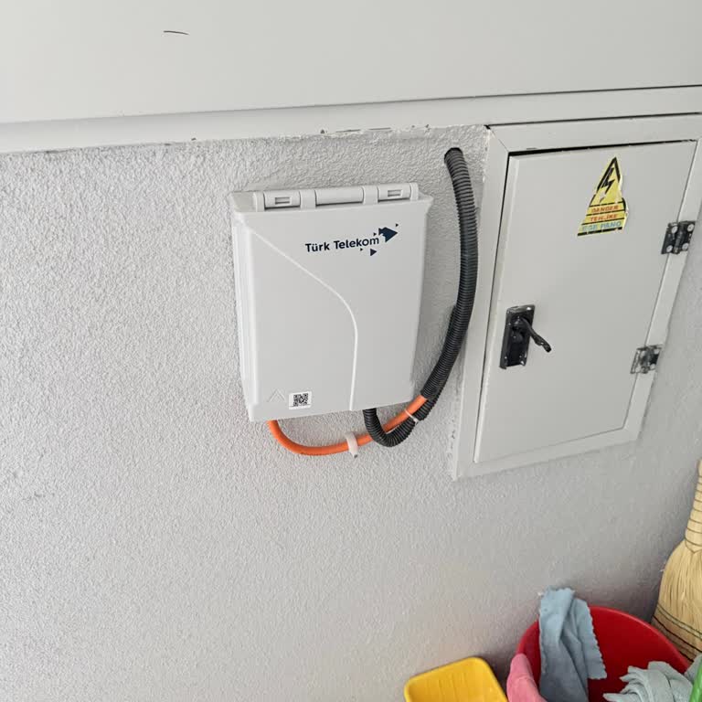 Binamızdaki Fiber Altyapısı Tamam, Dairelere Bağlantı Yapılmadığı İçin 1 Yıl Mağduriyeti