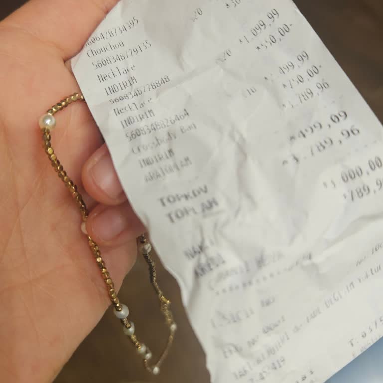 Parfois Kolyesinin Hızlı Kararması Ve Mağazanın Yardımcı Olmaması