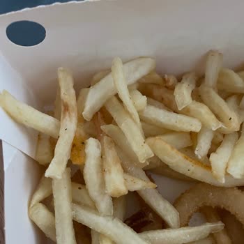 Siparişimde Bayat Ve Sert Ürünler, Restoran Çözüm Sunamadı