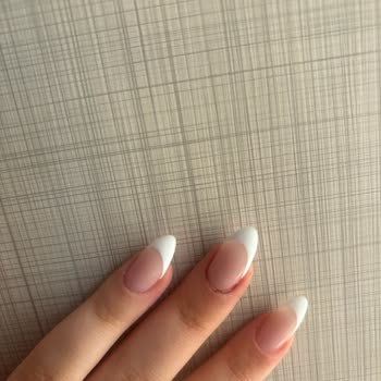 Logo Nail Studio Kanayan Tırnaklar, Sahibin Hakareti Ve Hijyen Eksikliği