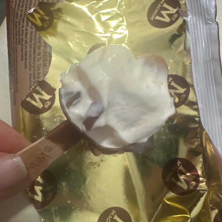 Magnum Mini Badem Dondurmasında Kumlu Ve Yapay Tat, Çocuk Sağlığına Tehdit