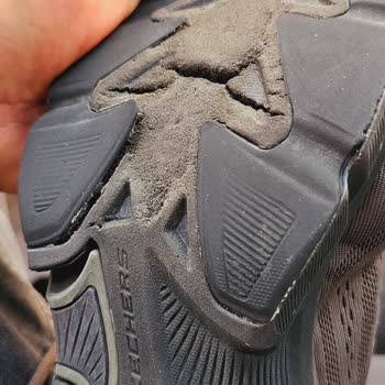 Skechers Ayakkabısının Tabanı 8 Ayda Parçalanarak Kalite Güvencesini Zedeledi
