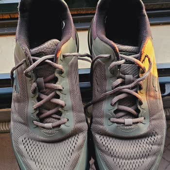 Skechers Ayakkabısının Tabanı 8 Ayda Parçalanarak Kalite Güvencesini Zedeledi