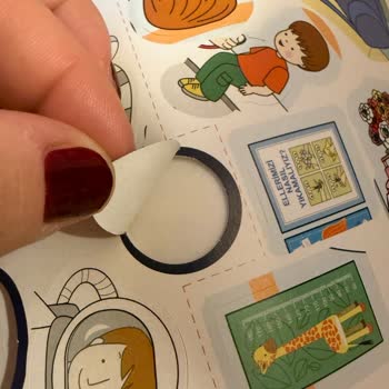 Minika Dergisinin Stickerları Yapışmıyor, Parçalanıyor Ve Kullanılamaz