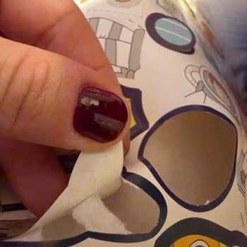 Minika Dergisinin Stickerları Yapışmıyor, Parçalanıyor Ve Kullanılamaz