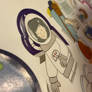 Minika Dergisinin Stickerları Yapışmıyor, Parçalanıyor Ve Kullanılamaz