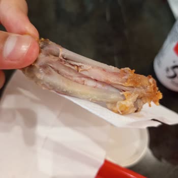 KFC'de Kanlı Ve Pişmemiş Tavuk, Ürün Sayısı Eksik