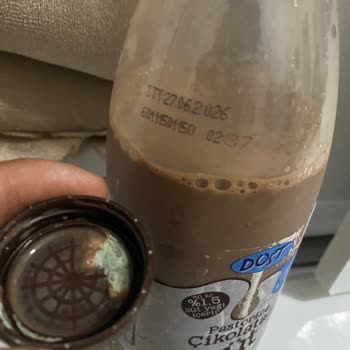 Dost Süt BİM Markette Son Kullanma Tarihi Yakın Olan Çikolatalı Süt Ürününün Küflü Çıkması
