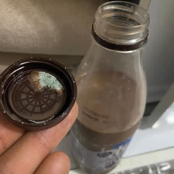 Dost Süt BİM Markette Son Kullanma Tarihi Yakın Olan Çikolatalı Süt Ürününün Küflü Çıkması