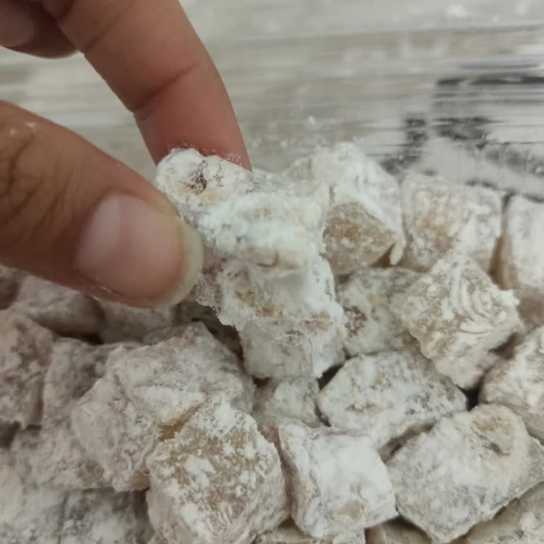 Son Kullanma Tarihi Geçmemiş Lokumda Küf Ve Böcek Sorunu