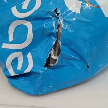 Eksik Mustela Krem Ve Yırtık Kargo Paketi İçin İade Talebi