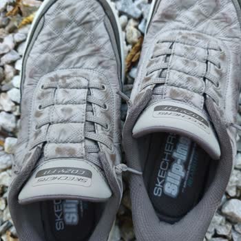 Skechers Ayakkabım Yağmurda Kırmızı Lekeler Oluştu, Değişim Talebi