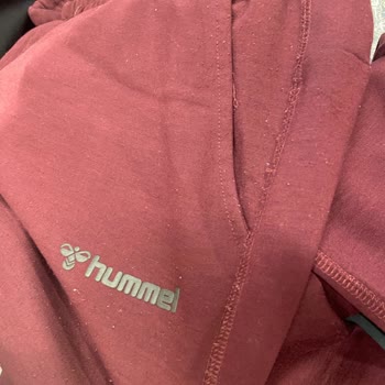 Hummel Mağazasındaki Yeni Eşofmanda Aşırı Tüy Toplama Sorunu Ve Değişim Talebi