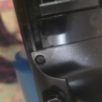 Philips 6000 Dikey Süpürge Batarya Bölümünde Çatlaklar: Kalite Sorunu