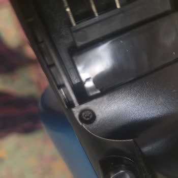 Philips 6000 Dikey Süpürge Batarya Bölümünde Çatlaklar: Kalite Sorunu