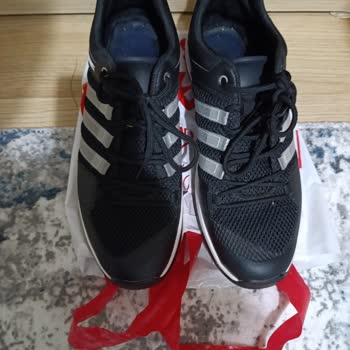 Üretim Hatası Olan Adidas Ayakkabısının Garanti Kapsamında Ücretsiz Değişim Talebi