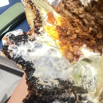 Küflü Ve Yanık Ekmekli Steakhouse Menüsü Şikayeti