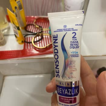 Sensodyne Tam Beyazlatıcı Diş Macunu Kullanımında Şiddetli Ağız Tahrişi Ve Soyulma