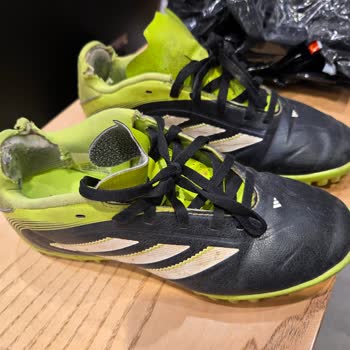 Zapatillas Adidas Para Niños Se Rompen en Cuatro Meses, Exijo Reembolso