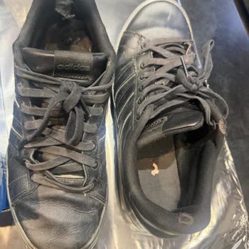Zapatillas Adidas Daily 4.0 Se Rompen y Descoloran, Solicito Cambio o Reembolso