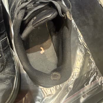 Zapatillas Adidas Daily 4.0 Se Rompen y Descoloran, Solicito Cambio o Reembolso