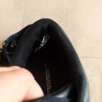 Zapatillas Reebok con forro desgarrado en un mes, exijo reembolso