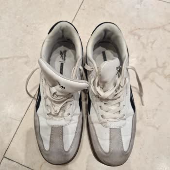 Zapatillas Reebok Se Deformaron Rápidamente y la Tienda Rechazó Mi Reclamo