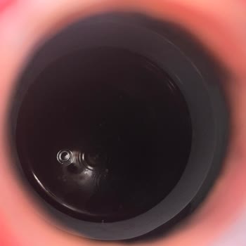 Cola Turka Şişesinde Beyaz Parçalar Görüldü, Güven Ve Sağlık Endişesi
