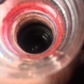 Cola Turka Şişesinde Beyaz Parçalar Görüldü, Güven Ve Sağlık Endişesi