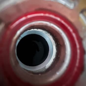 Cola Turka Şişesinde Beyaz Parçalar Görüldü, Güven Ve Sağlık Endişesi