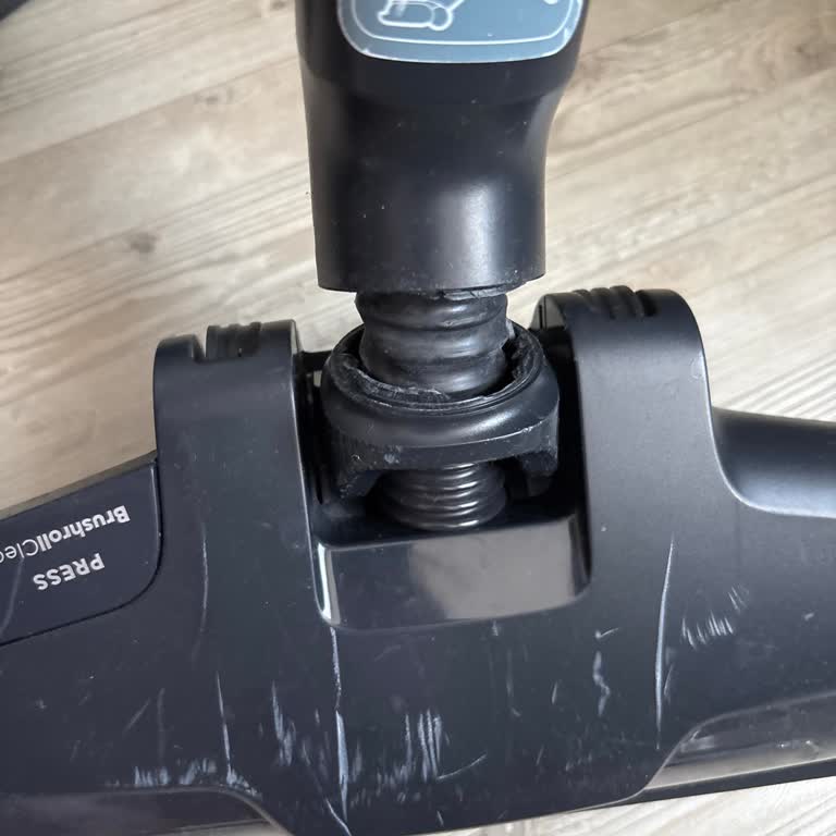 Media Markt'tan Aldığım Electrolux Süpürge Başlığı Kırıldı Ve Garanti Dışında Bırakıldı