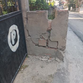 Bahçe Duvarı Hasarı Ve Çözüm Talebi