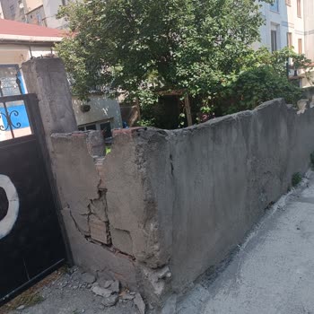 Bahçe Duvarı Hasarı Ve Çözüm Talebi