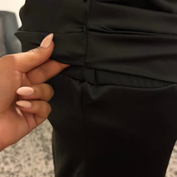 Görseldeki Abiyeyle Gerçek Ürün Arasındaki Büyük Uyuşmazlık Ve Cevapsız Mesajlar