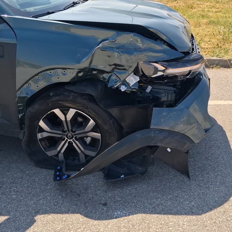 Renault Çarpışma Önleyici Sistem Arızası Nedeniyle Kaza Ve Bayiden Yanıtsız Şikayet