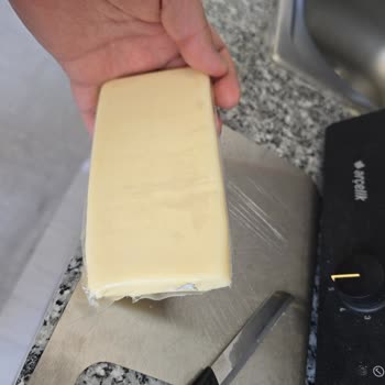 President Cheddar Peynirinde Süre Öncesi Küflenme Ve Güven Kaybı
