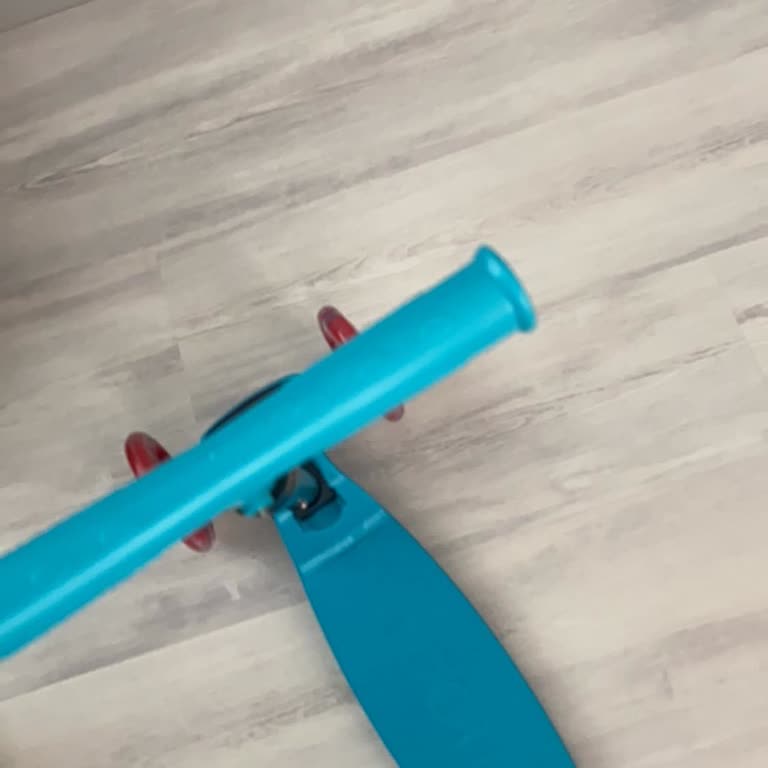 Triathlon Işıklı Scooter’da Arka Tekerlek Kırıldı, Üç Ay İçinde Dayanıksızlık Ve İade Talebi