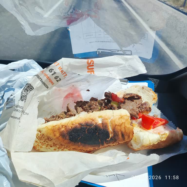 Yanmış Ekmek Ve Dağılmış Malzeme Nedeniyle Döner Menünün İadesi Talebi