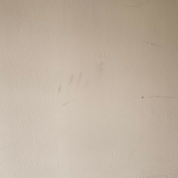 Kirli Eller Ve Saygısız Davranışla Duvarlar Kirlenip Montaj İptal Edildi