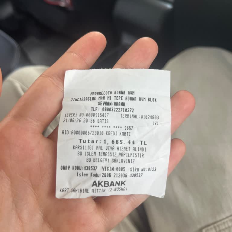 Nakit İade Hakkımız Çek Ve Banka Teklifleriyle Oyalandı, Mağazada Saatlerce Bekletildik