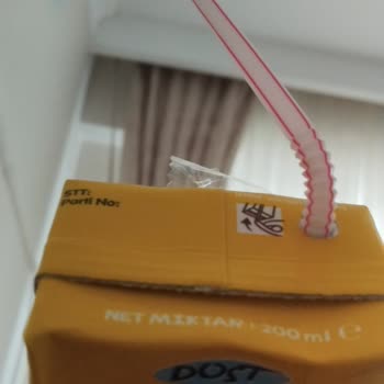 BİM Şubesinde Son Kullanma Tarihi Olmayan Süt