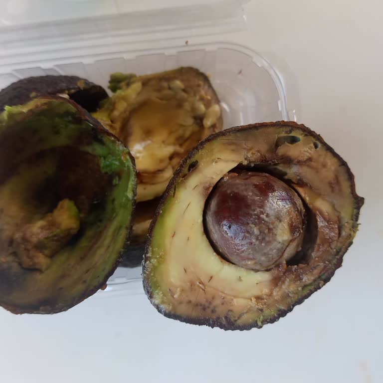 Müşterinin Migros'tan Aldığı Hazır Avokado Ürününün Küflü Çıkması Ve İade Talebi