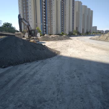 Fırat Caddesi Kapalı, İnşaat Gecikmesi 6 Ayda Çözülmez Ve Vatandaşları 20 Dakika Yürütecek
