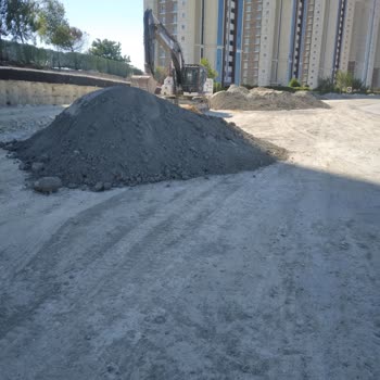 Fırat Caddesi Kapalı, İnşaat Gecikmesi 6 Ayda Çözülmez Ve Vatandaşları 20 Dakika Yürütecek