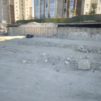 Fırat Caddesi Kapalı, İnşaat Gecikmesi 6 Ayda Çözülmez Ve Vatandaşları 20 Dakika Yürütecek