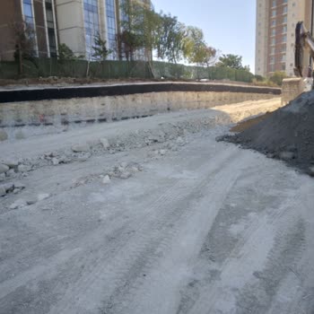 Fırat Caddesi Kapalı, İnşaat Gecikmesi 6 Ayda Çözülmez Ve Vatandaşları 20 Dakika Yürütecek