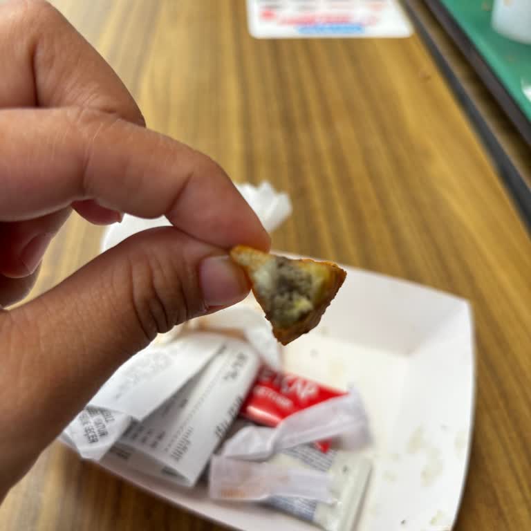 Küflü Patates Kızartması Ve Çalışanların Yetersiz Cevabı