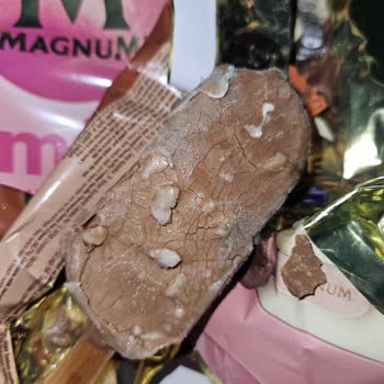 Son Kullanma Tarihi Geçmemiş Magnum Mini Dondurmanın Küflü Ve Bozulmuş Olması