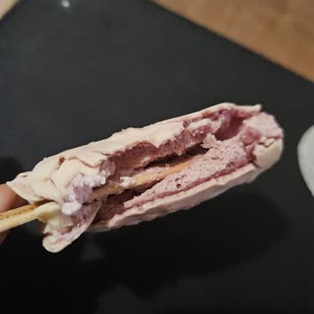 Son Kullanma Tarihi Geçmemiş Magnum Mini Dondurmanın Küflü Ve Bozulmuş Olması
