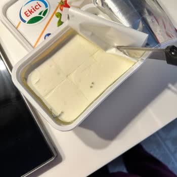 Ekici Markalı Peynirde Son Kullanma Tarihi Geçmemiş Olmasına Rağmen Küflenme